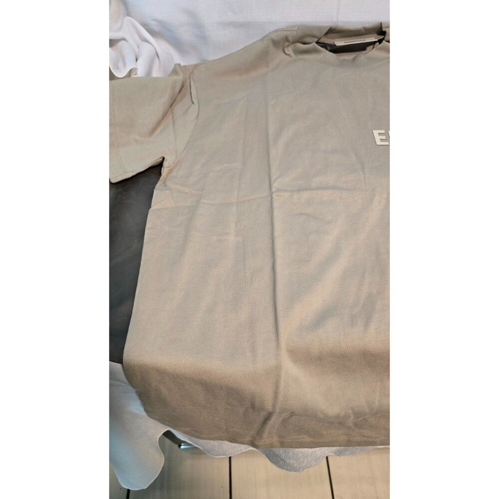 Fear of God Essentials T-Shirt Seal Men's Size L Short Sleeve Crewneck NWT